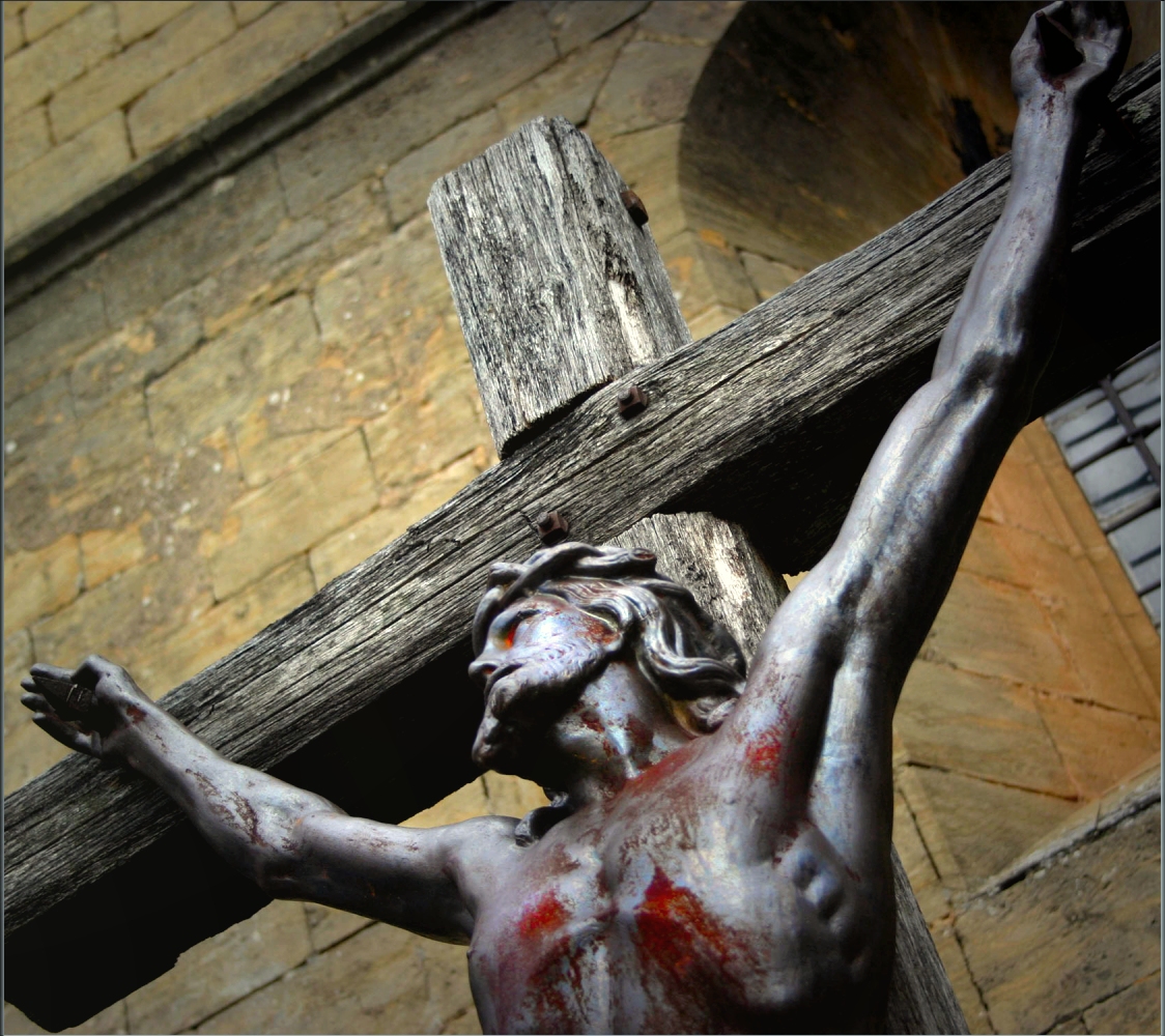 DEMI CRUCIFIX